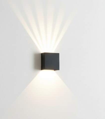 Minimalist LED Wall Sconce – 4-Way Light Projection